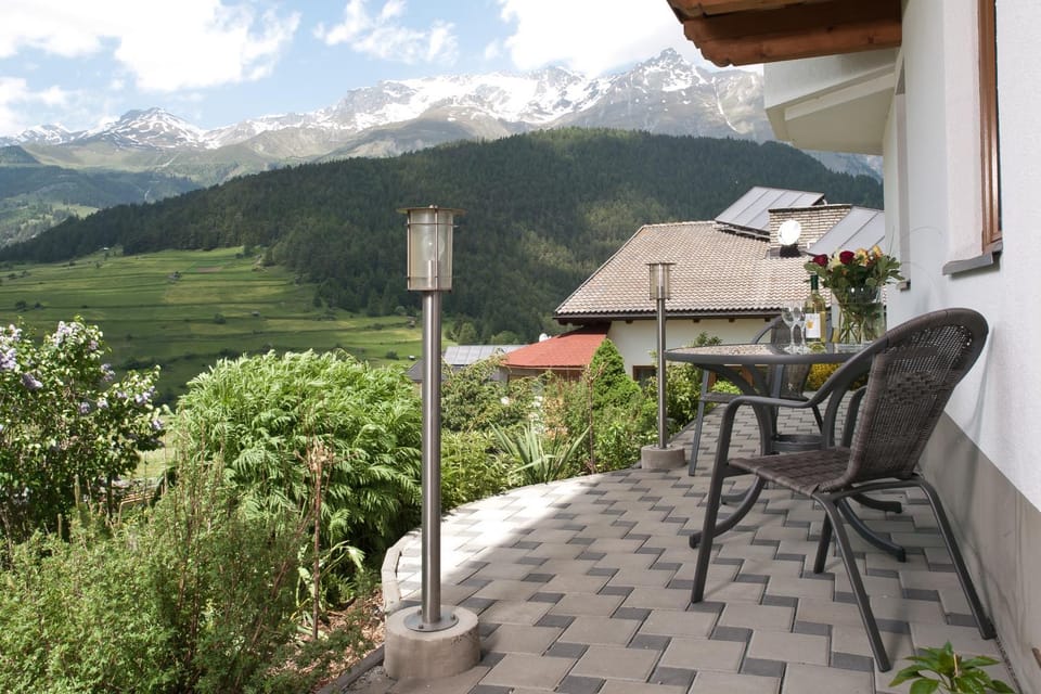 Facade/entrance, Balcony/Terrace