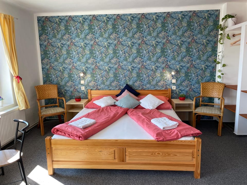 Bed, Area and facilities