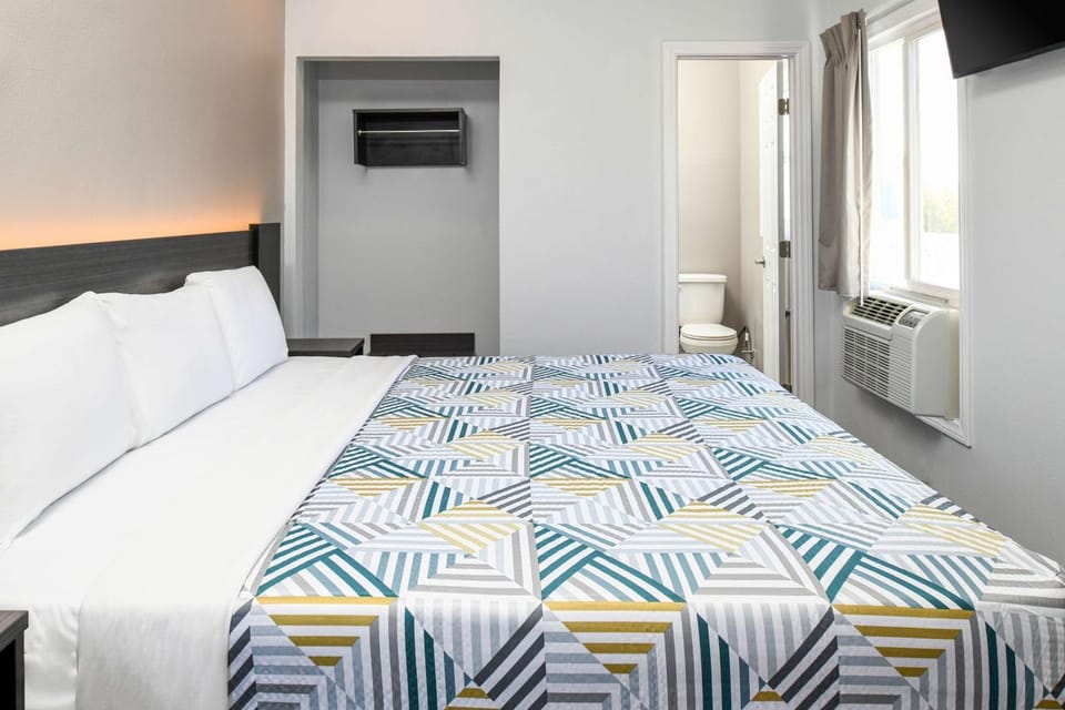 Photo of the whole room, On site