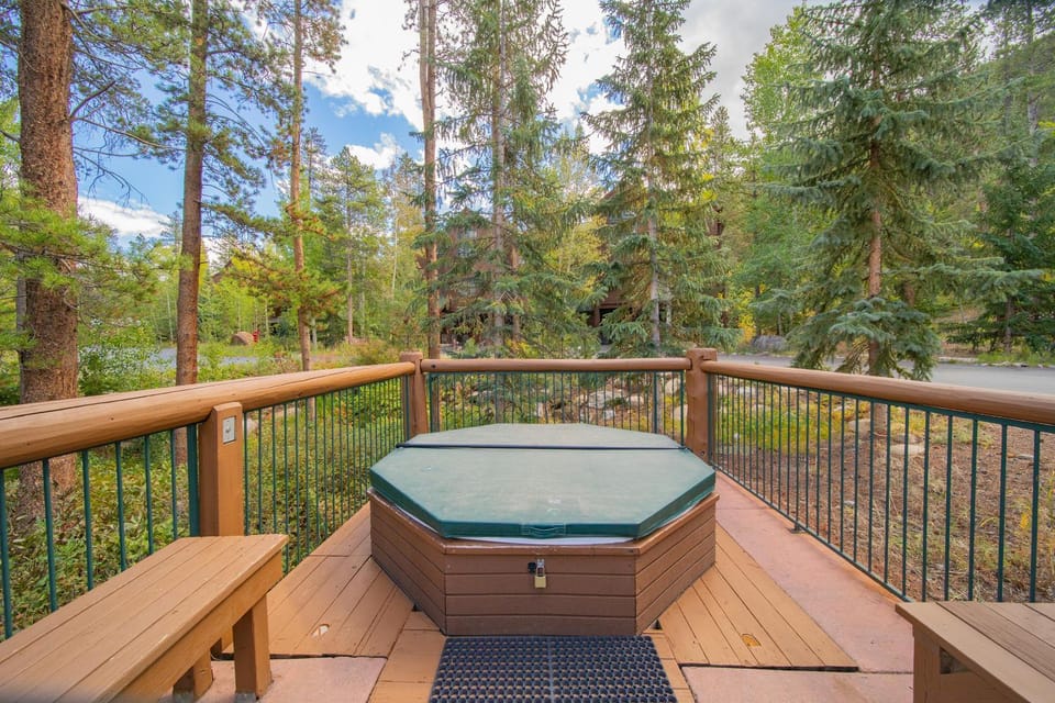 Starfire 1979 by SummitCove Lodging House in Keystone