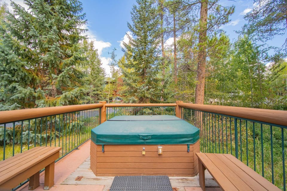 Starfire 1979 by SummitCove Lodging House in Keystone