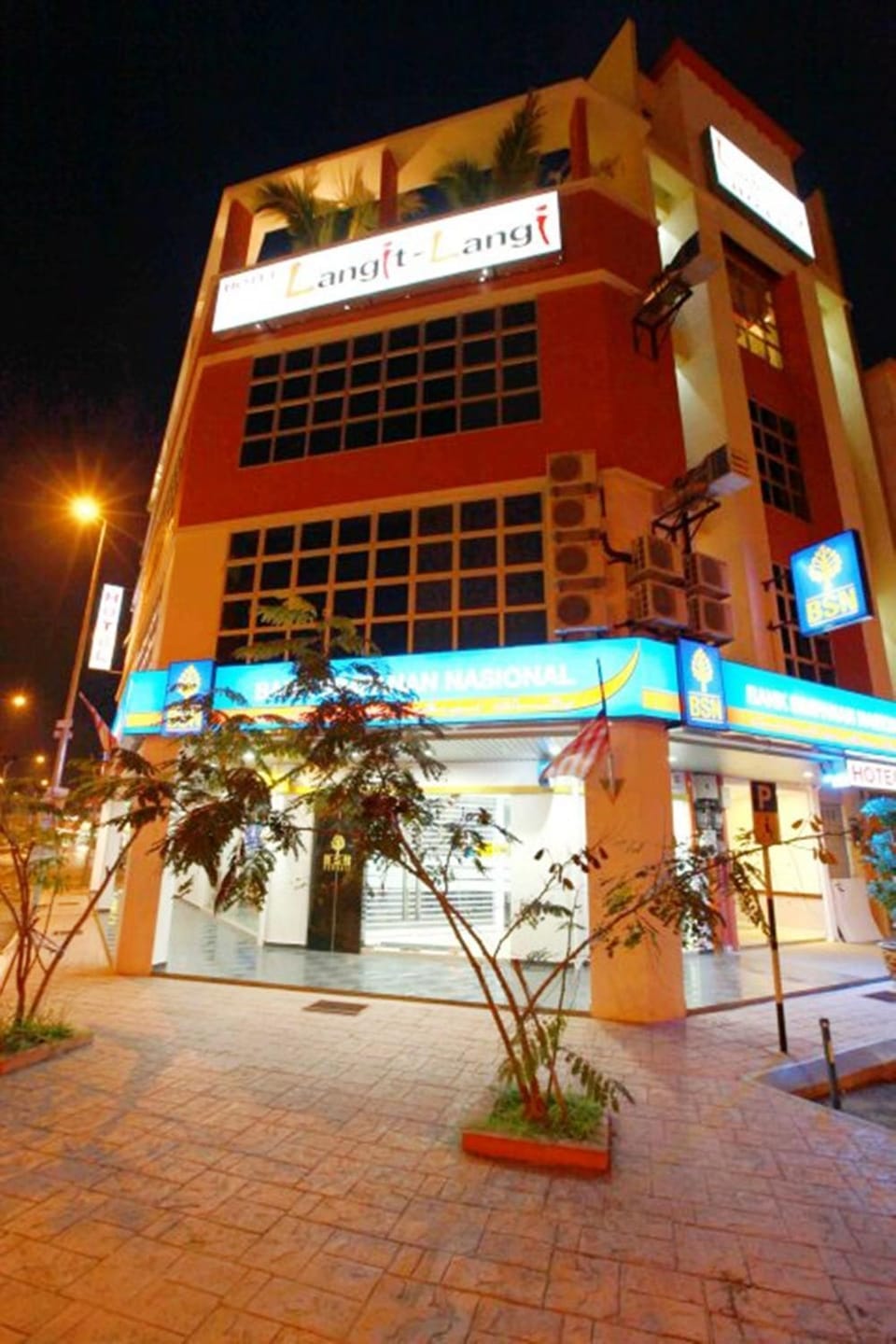 Facade/entrance