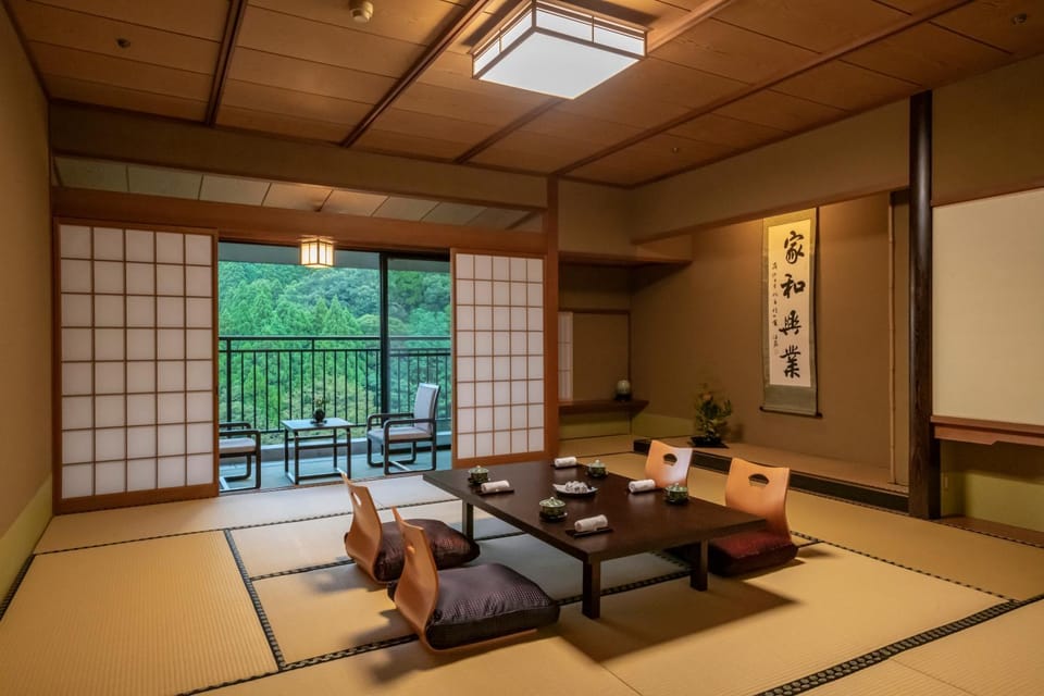 Yamanaka Onsen Hanatsubaki Ryokan in Ishikawa Prefecture