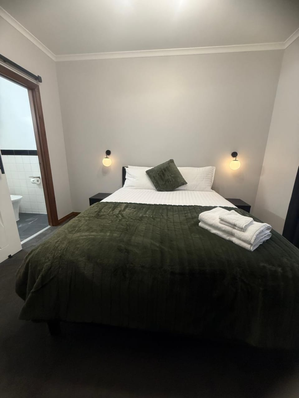 Pioneer Tourist Park Campground/ 
RV Resort in Deniliquin