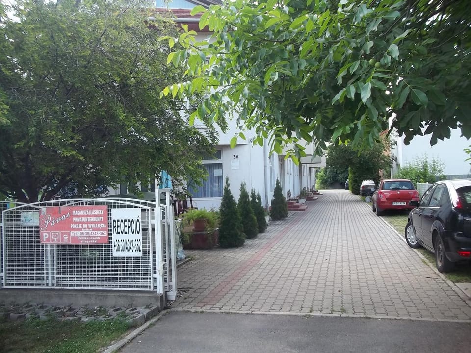Facade/entrance