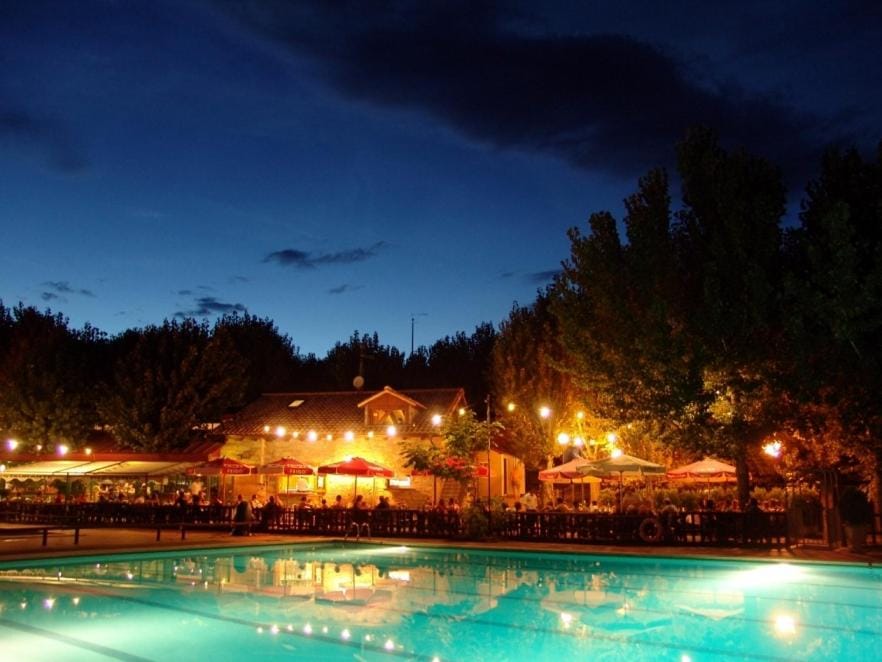 Restaurant/places to eat, Swimming pool