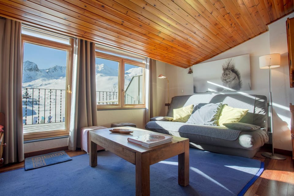 Bed, View (from property/room), Balcony/Terrace, Seating area