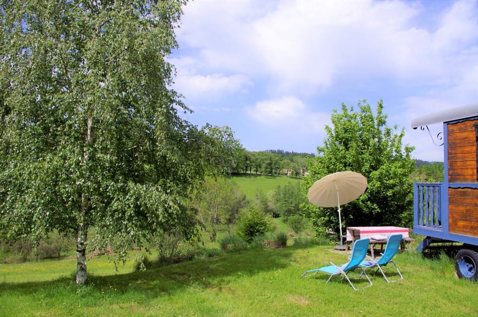 Les Roulottes et Cabanes du Livradois Country House in Auvergne-Rhône-Alpes