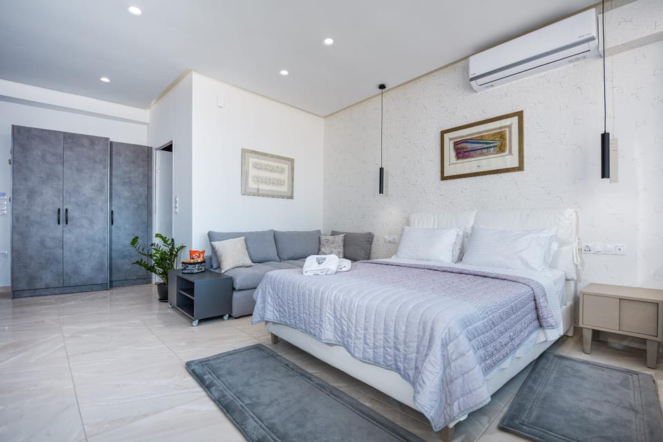 Bed, Photo of the whole room, Seating area