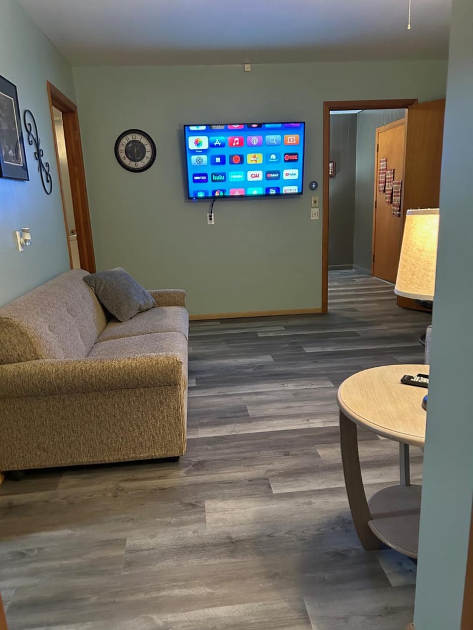 Lodge 305 Complete Fully Furnished House Villa in Kansas