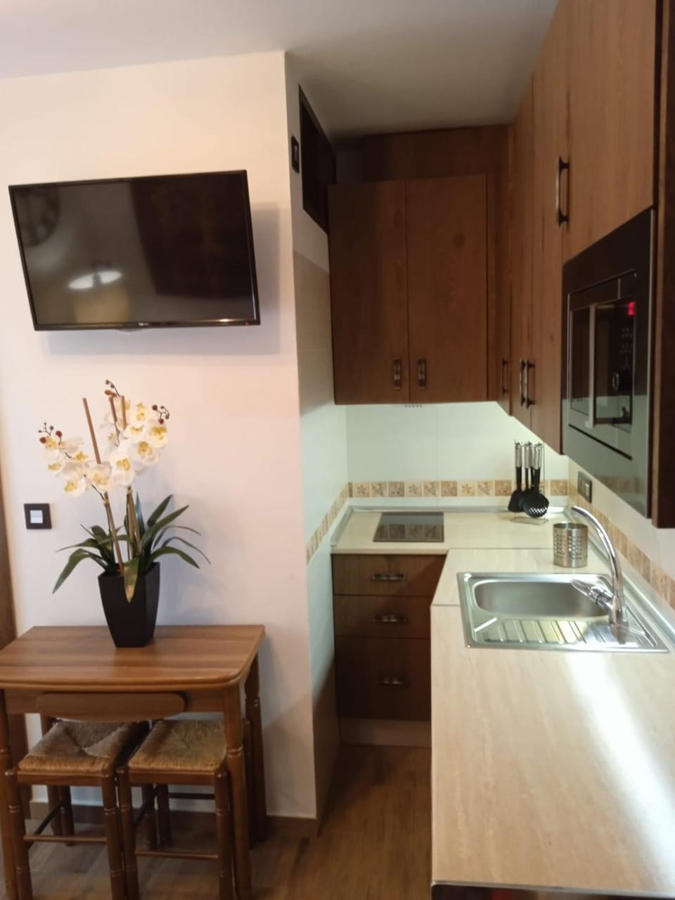 Kitchen or kitchenette, kitchen