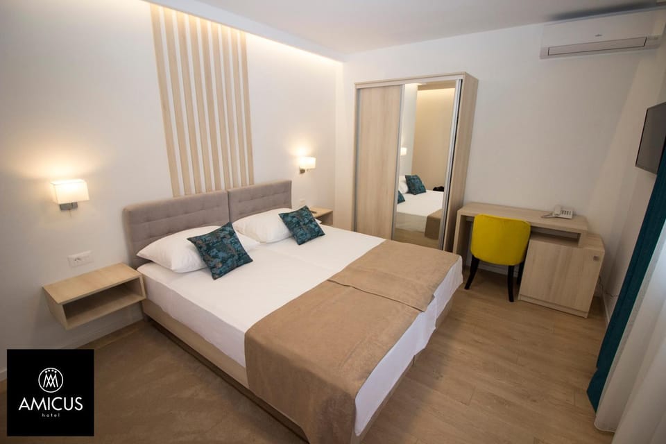 Bed, Photo of the whole room