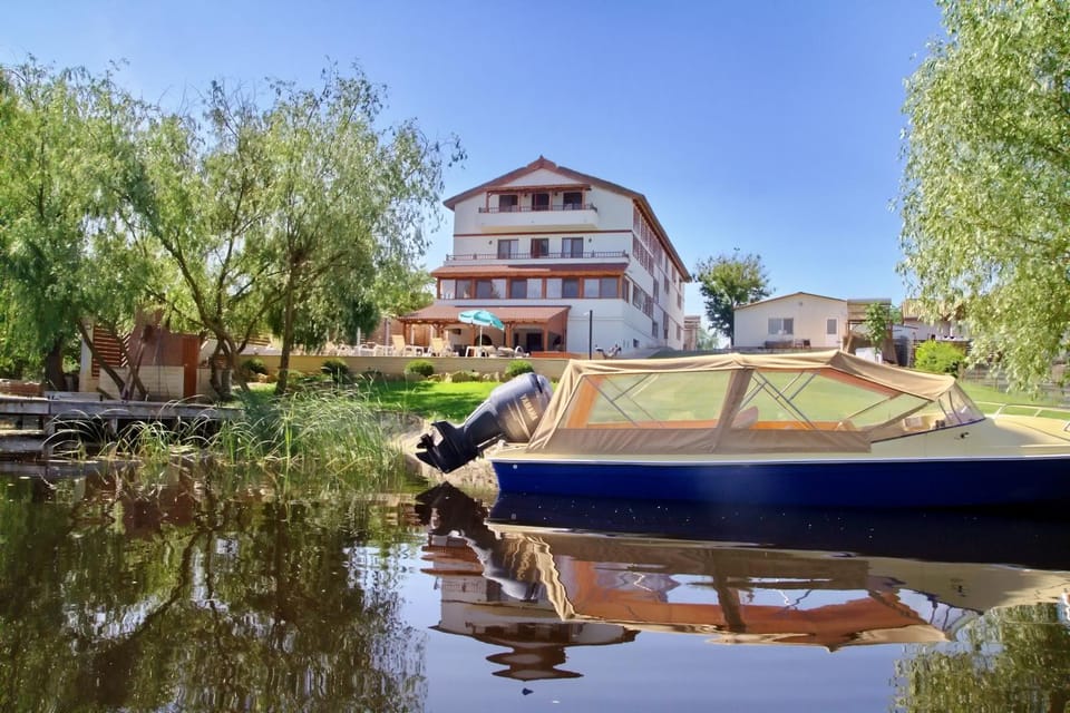 Property building, Natural landscape, Lake view