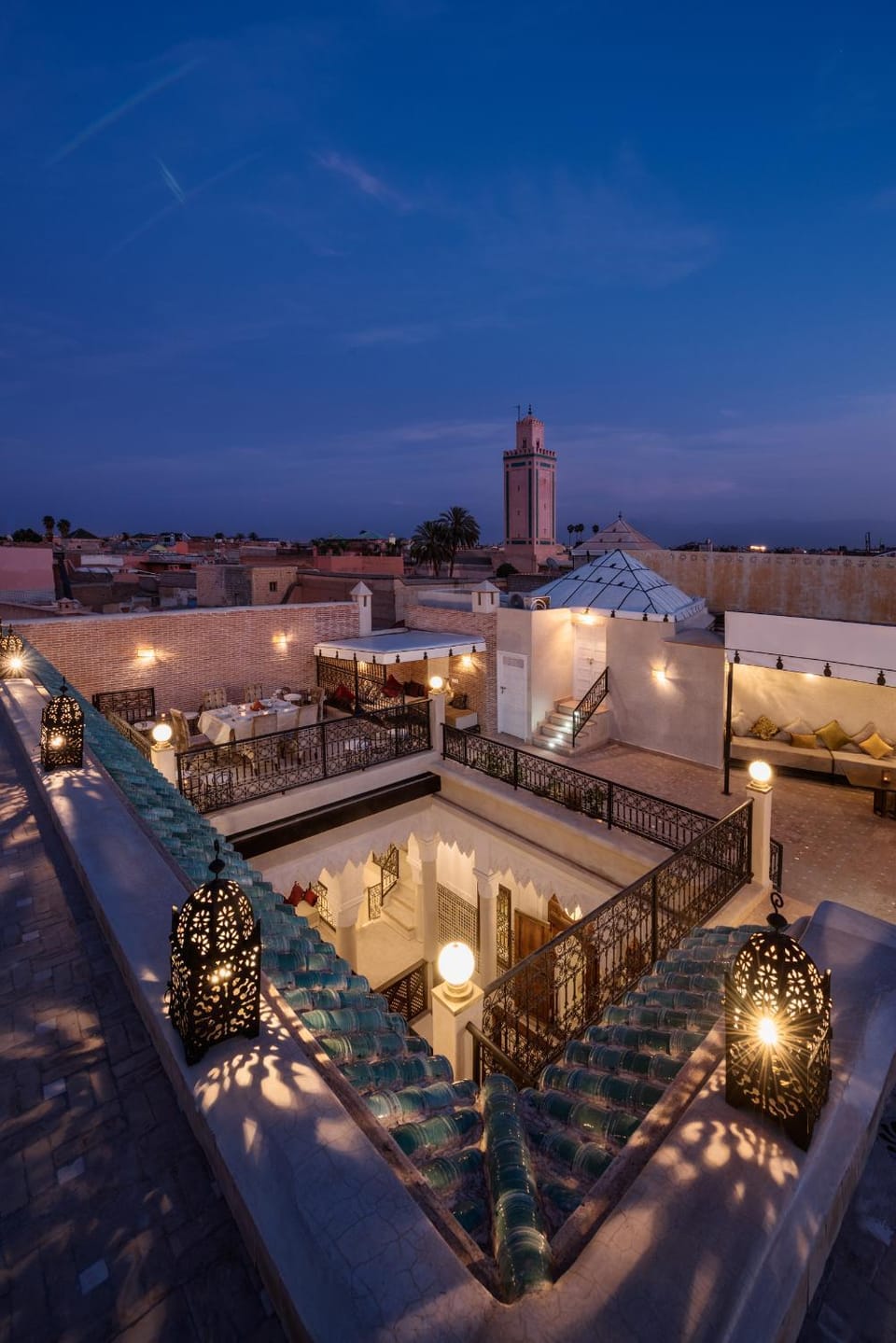 Property building, Balcony/Terrace, Street view