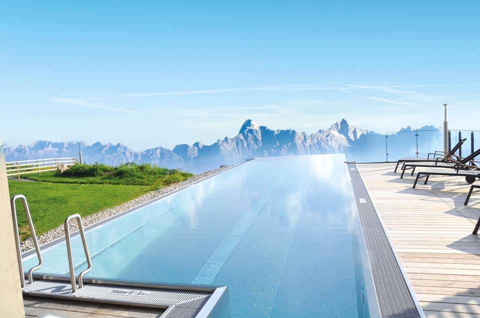 Day, Natural landscape, Mountain view, Pool view, Swimming pool, Open Air Bath