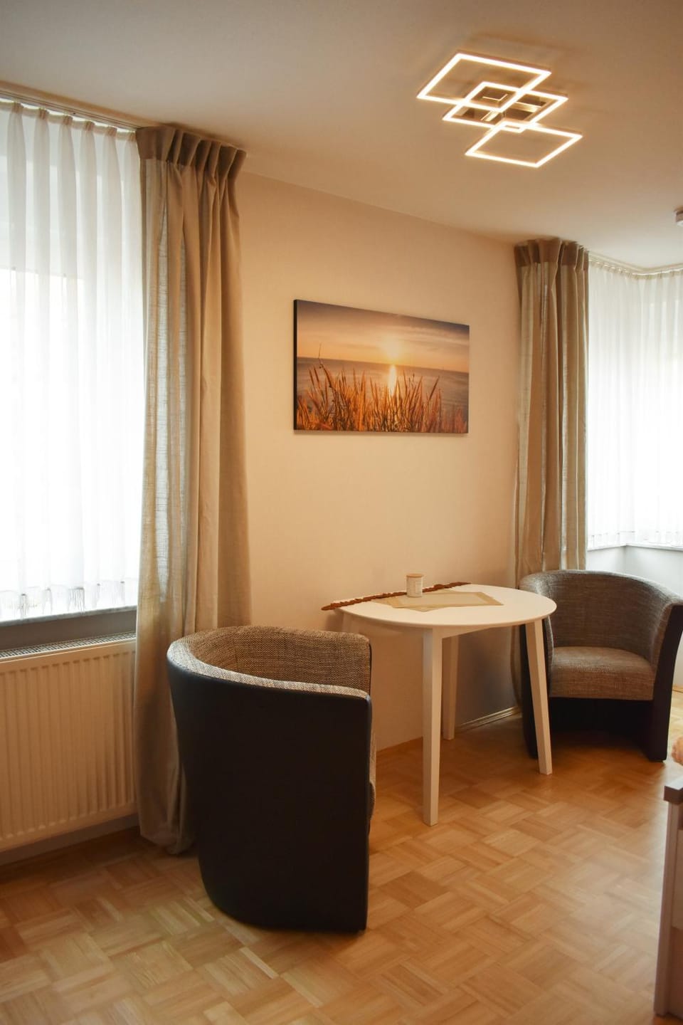 Seating area, Dining area