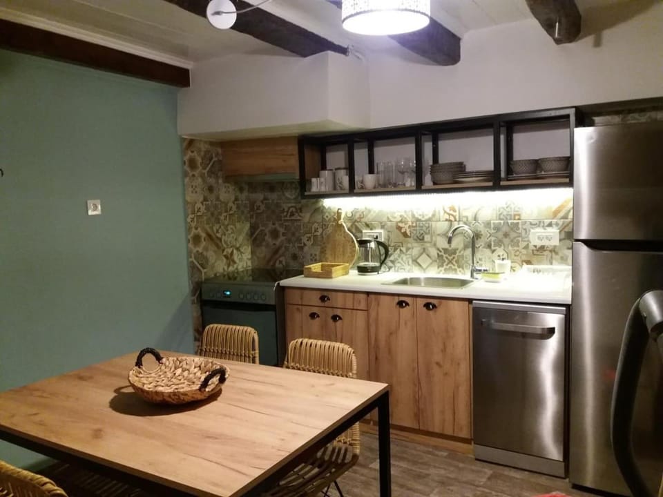 Kitchen or kitchenette, Dining area, dishwasher, pet friendly