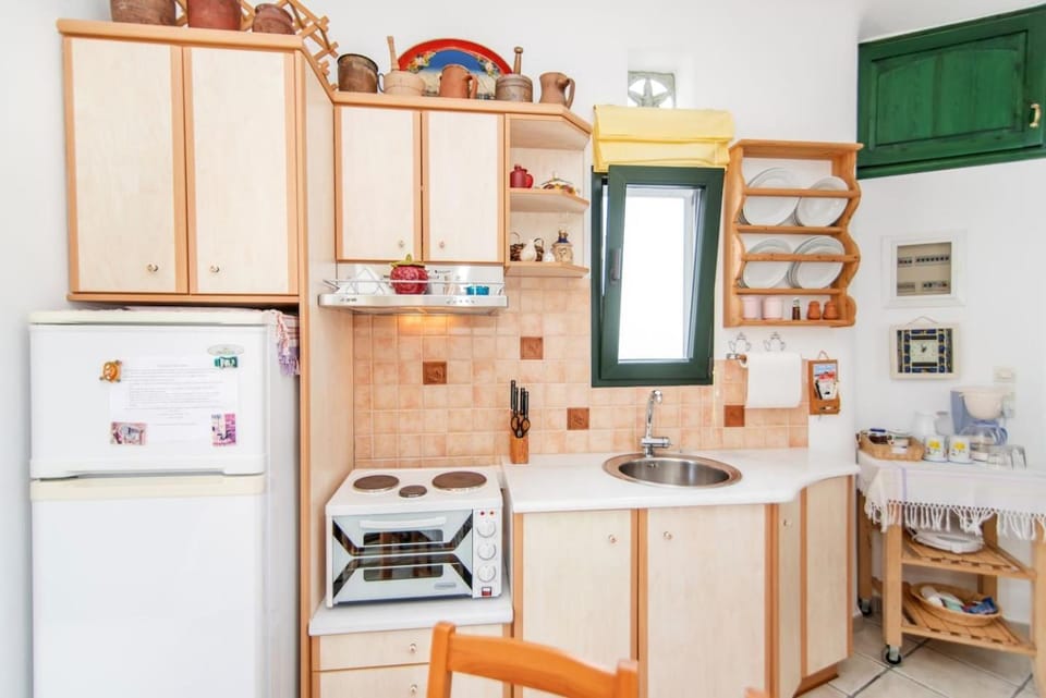 Kitchen or kitchenette, Dining area, kitchen