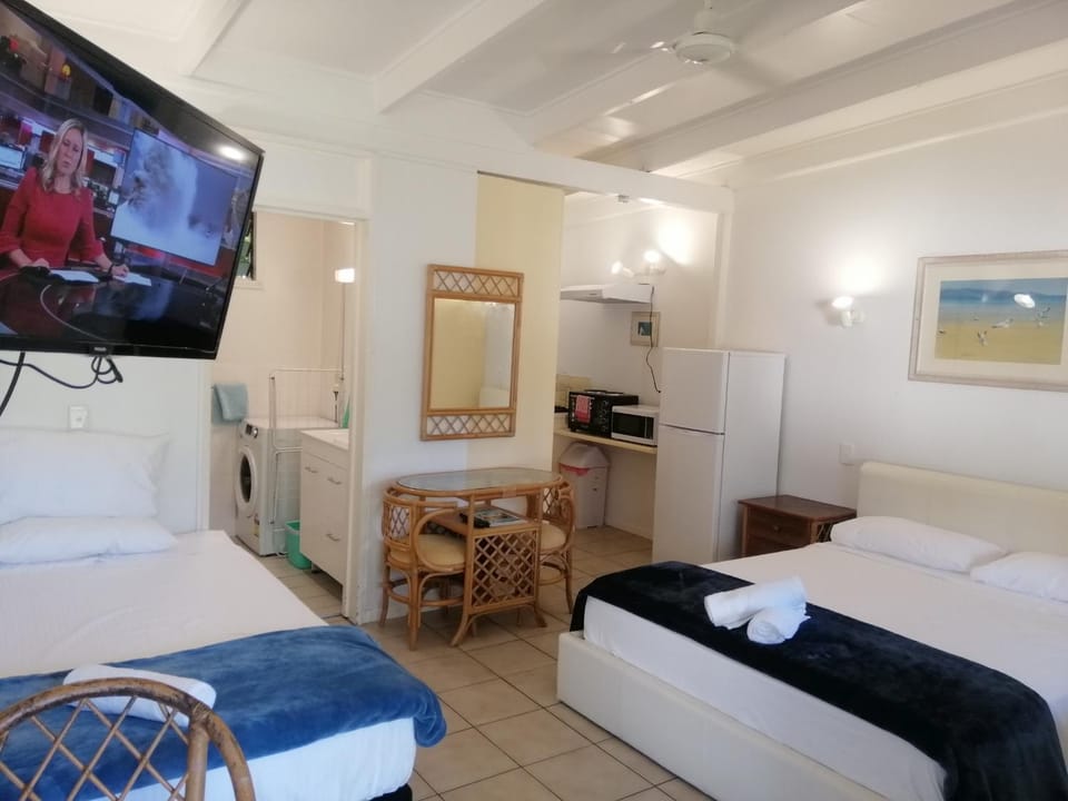 Bed, Bathroom, Kitchen or kitchenette, Bedroom