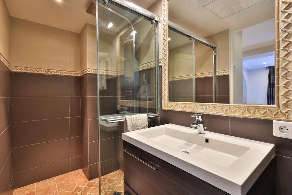 Emeraude Résidence Hotelière Apartment hotel in Antibes