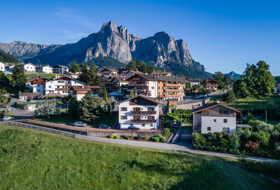 Neighbourhood, Bird's eye view, Balcony/Terrace, Mountain view