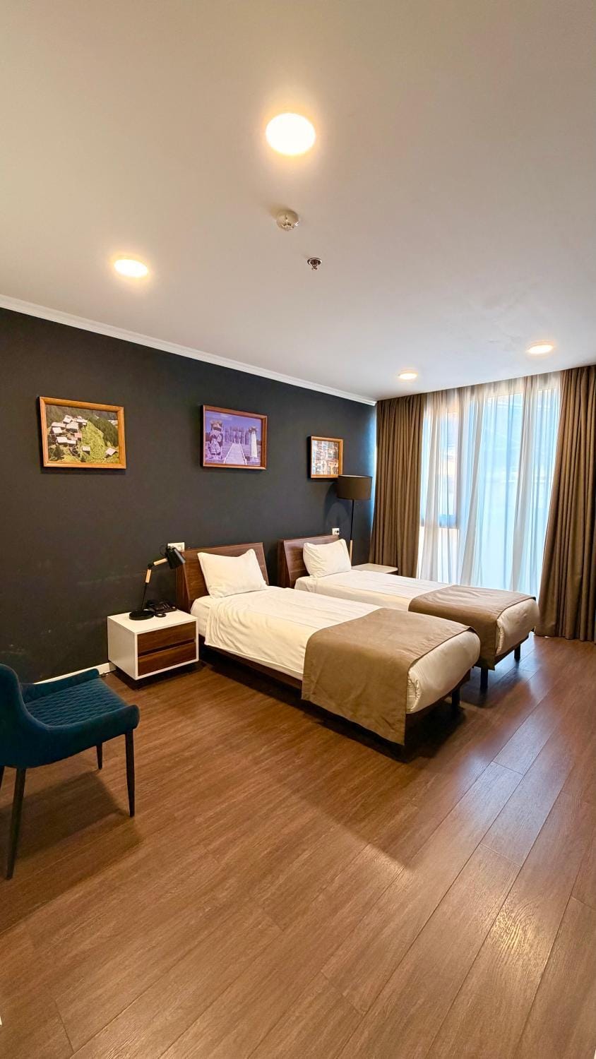 Bed, Photo of the whole room, Bedroom, Quiet street view