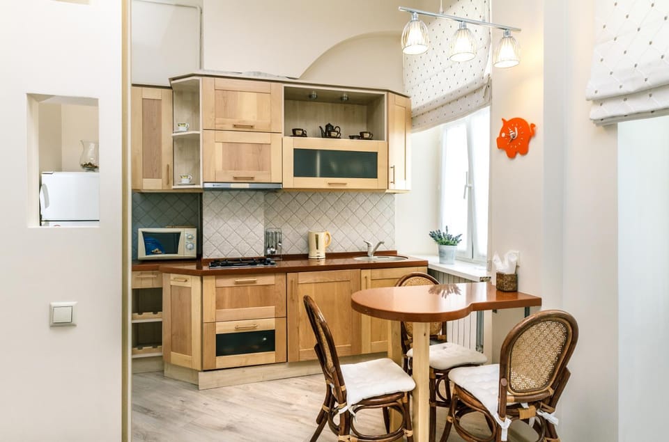 Kitchen or kitchenette, Dining area