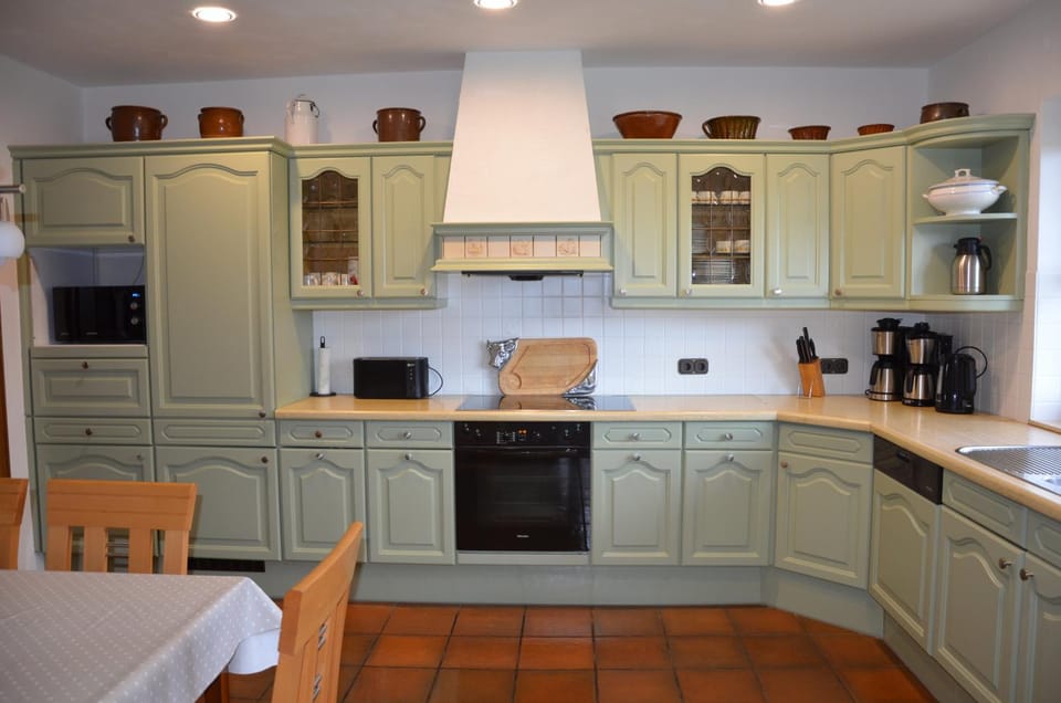 Coffee/tea facilities, Kitchen or kitchenette, Dining area, dishwasher, minibar, stove, toaster