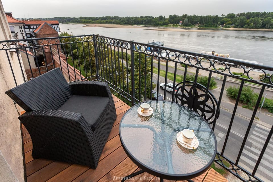 Balcony/Terrace, River view