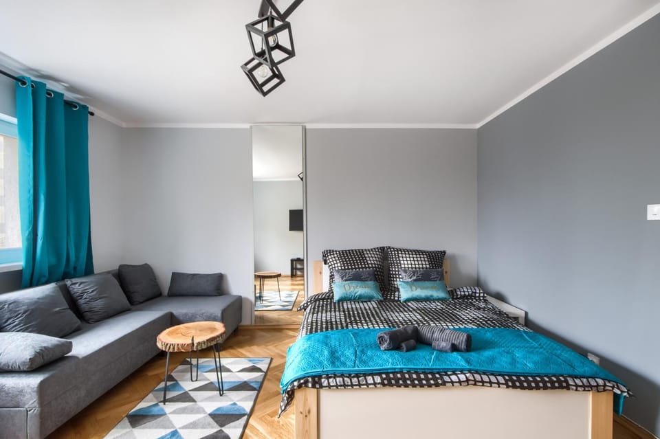 Bed, Living room, Photo of the whole room, Seating area, Bedroom