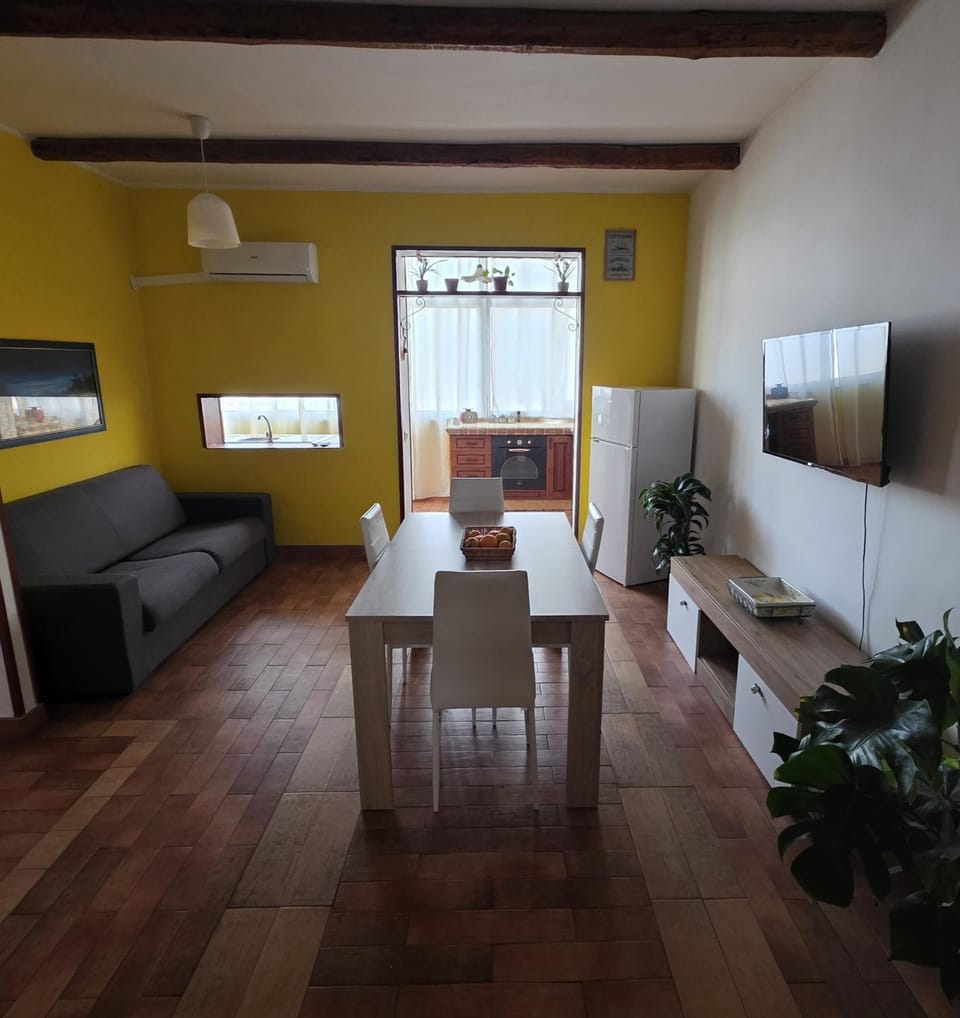 Communal lounge/ TV room, TV and multimedia, Living room, Seating area