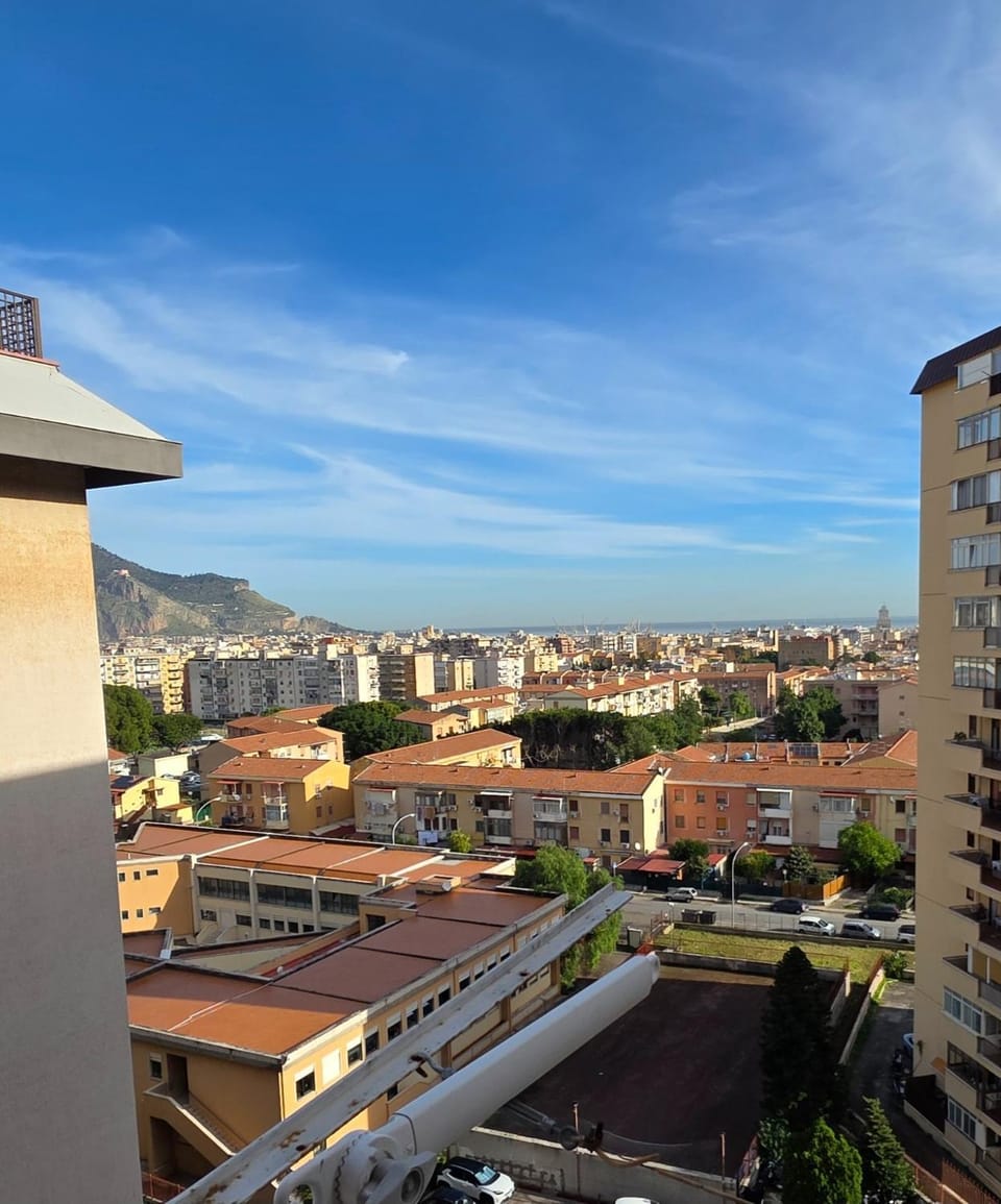 Day, Neighbourhood, Balcony/Terrace, City view