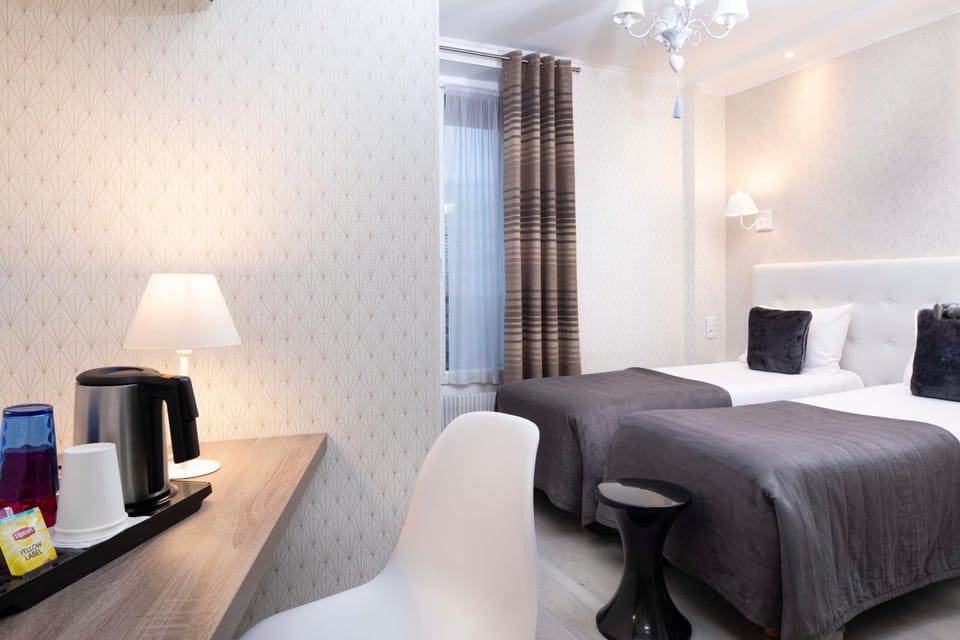 Bed, Photo of the whole room, Bedroom, hair dresser