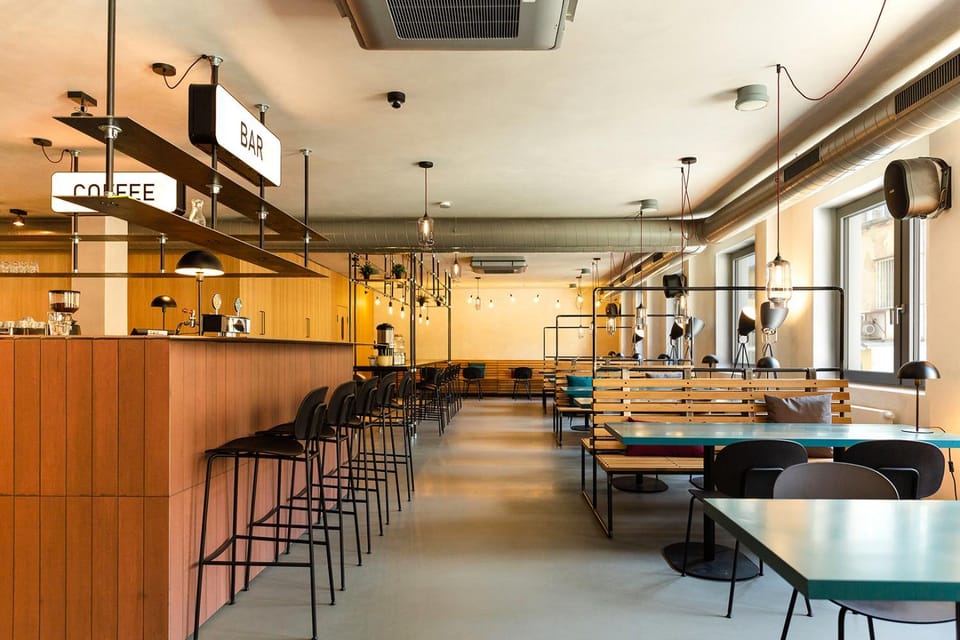 Restaurant/places to eat, Lounge or bar