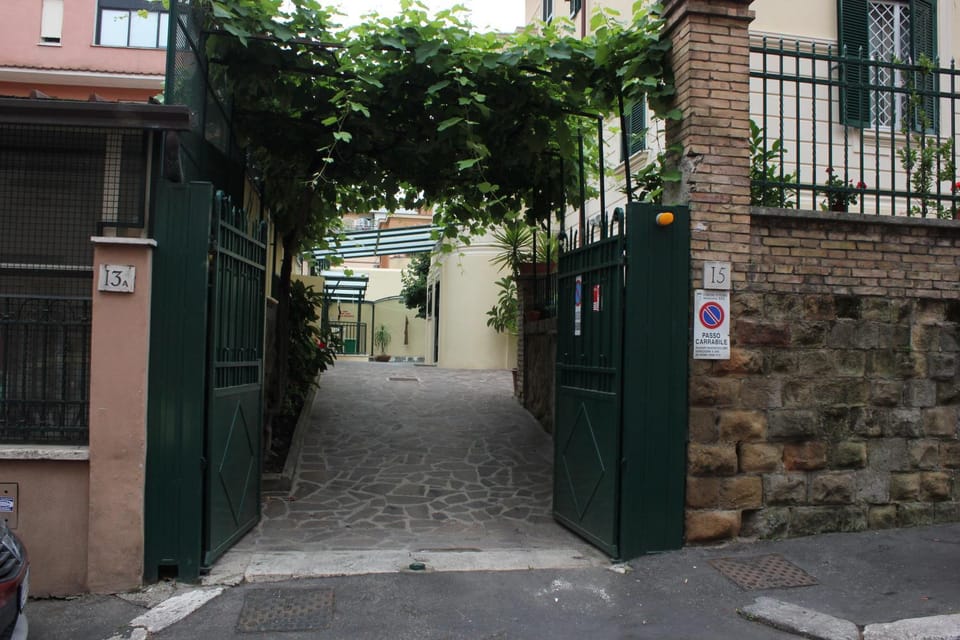 Facade/entrance