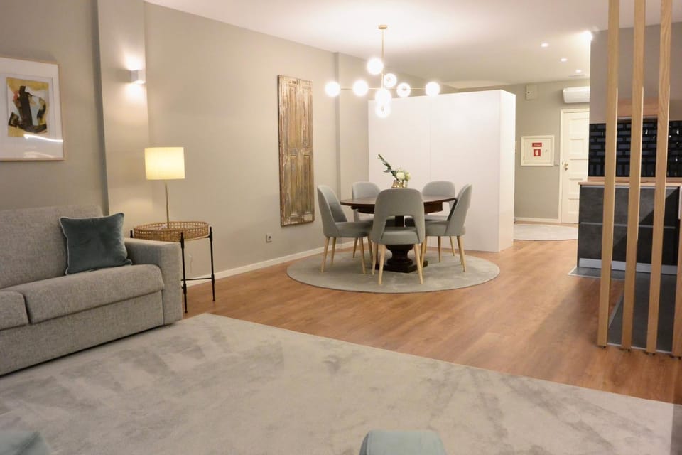 Seating area, Dining area