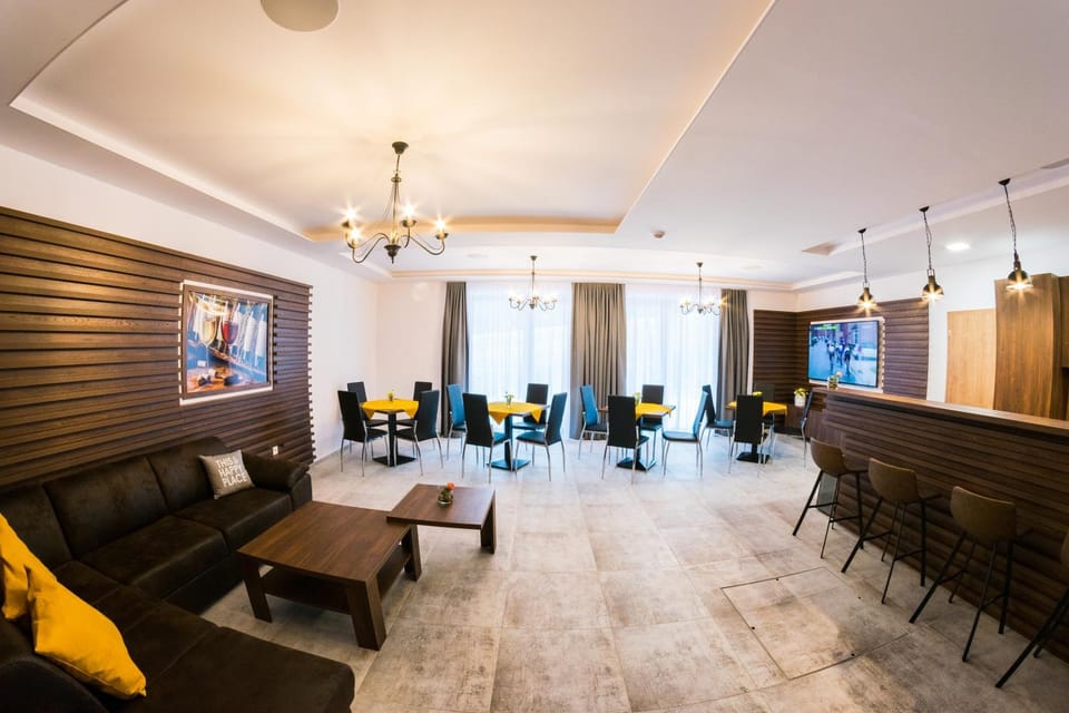 Communal lounge/ TV room
