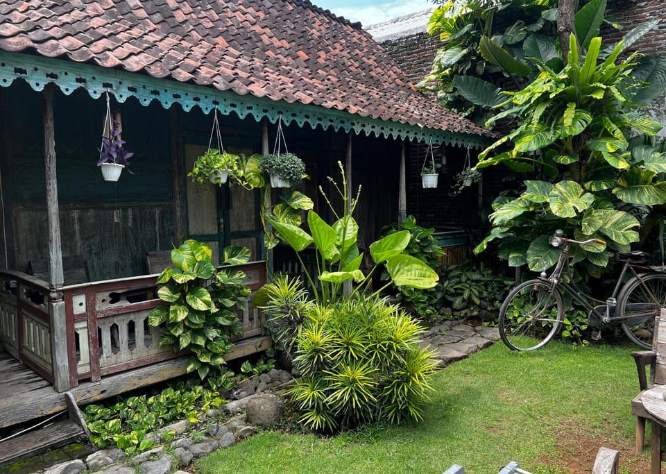 Happy House Bromo backpacker Bed and Breakfast in East Java