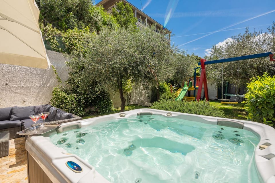 Hot Tub, Pool view