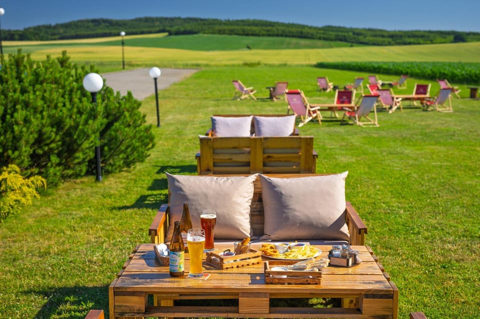 Restaurant/places to eat, Garden, Food and drinks, Garden view, Meals