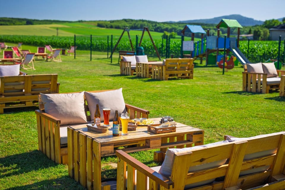 Restaurant/places to eat, Garden, Food and drinks, Garden view, Mountain view, Meals