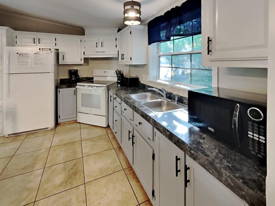 Put-in-Bay Island Club #27 House in South Bass Island