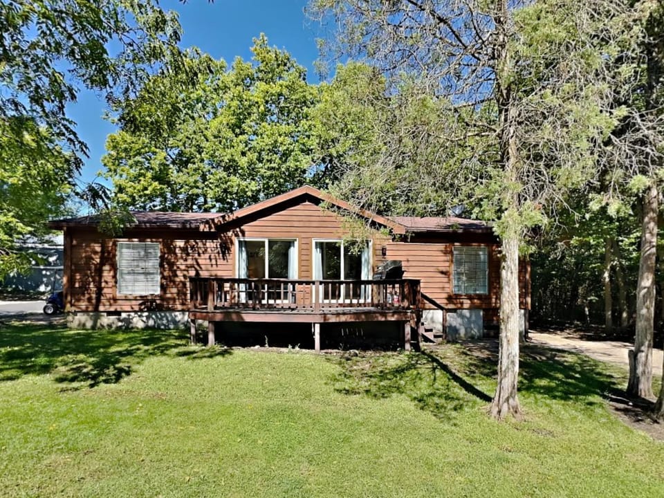 Put-in-Bay Island Club #27 House in South Bass Island