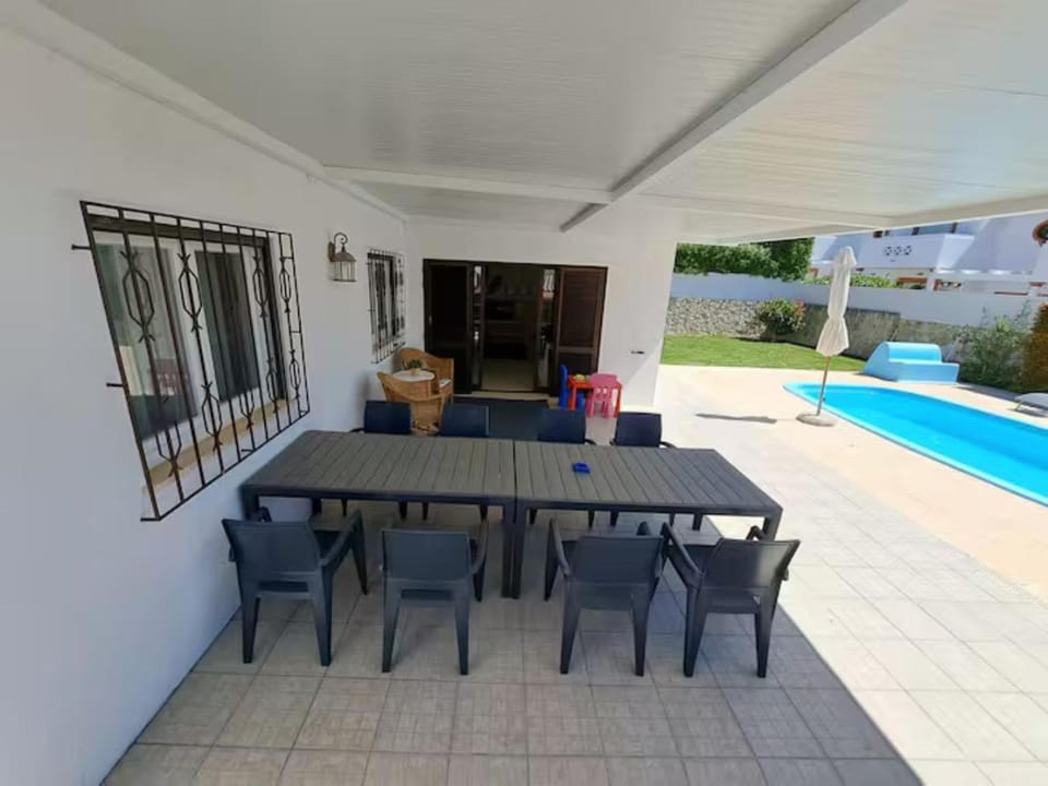 Patio, Day, Balcony/Terrace, Dining area, Swimming pool, sunbed