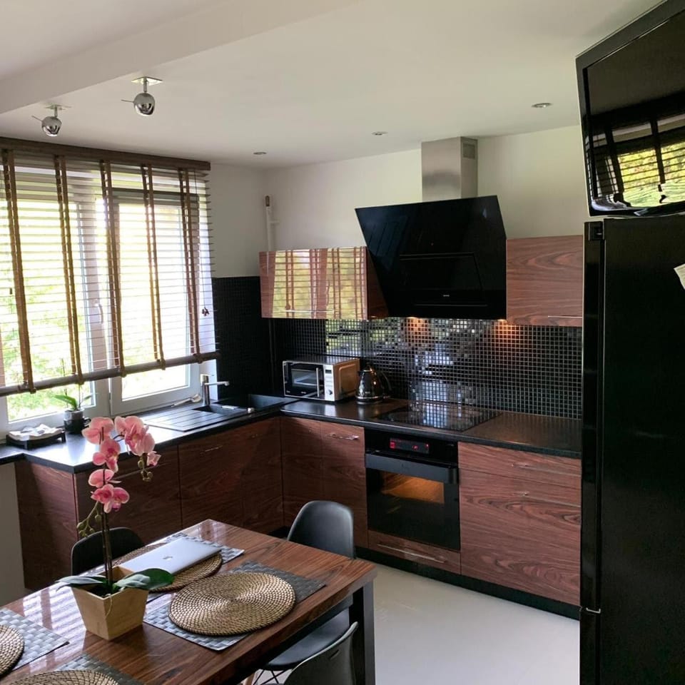 Kitchen or kitchenette, Dining area, Communal kitchen