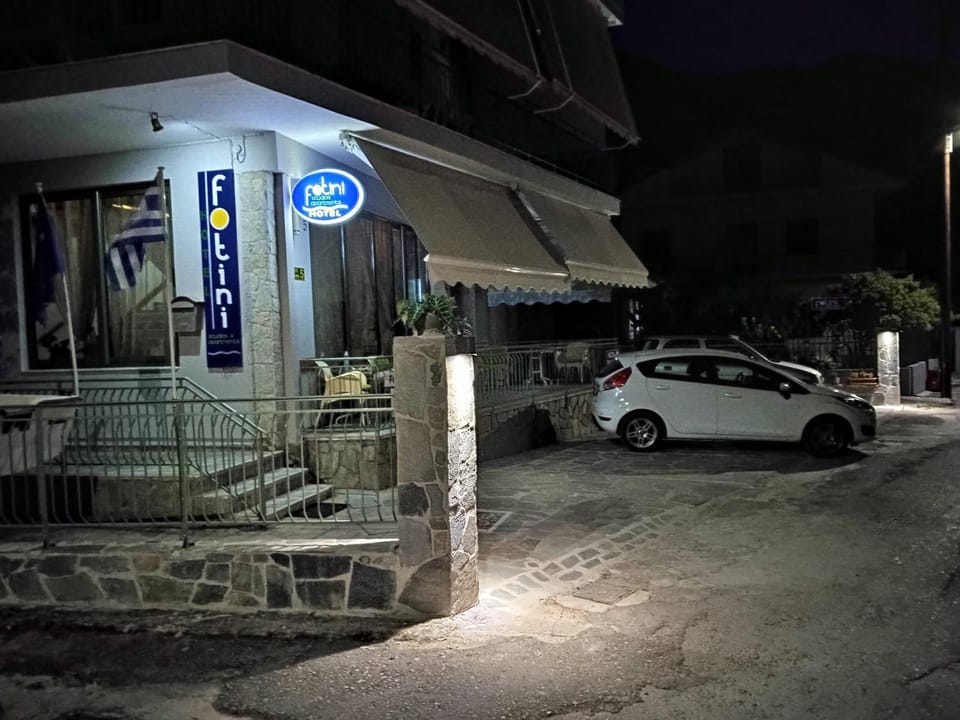 Property building, Neighbourhood, Parking