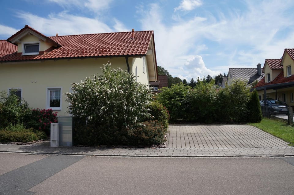 Property building, Facade/entrance, Garden