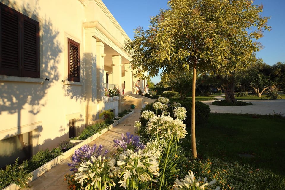 Facade/entrance, Garden view