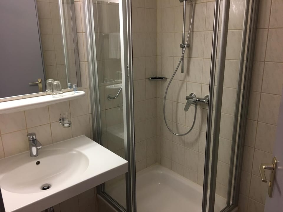 Shower, Bathroom, Decorative detail