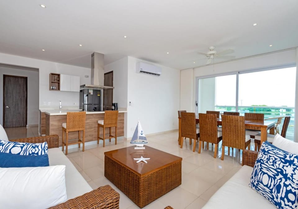 Kitchen or kitchenette, Living room, Seating area, Dining area, air conditioner